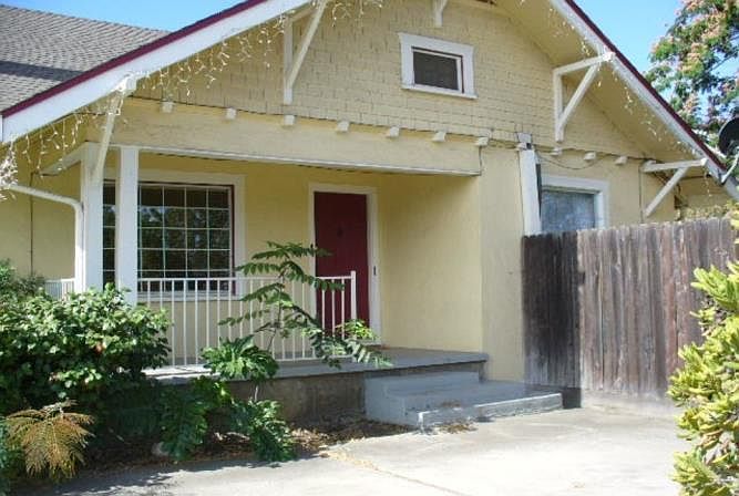 1st image of 3924 E Whitmore Ave