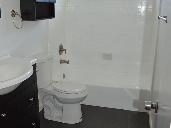 4th image of 15229 S Raymond Ave APT I