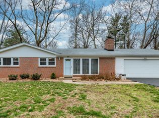 301 Wenneker Dr, Saint Louis, MO 63124