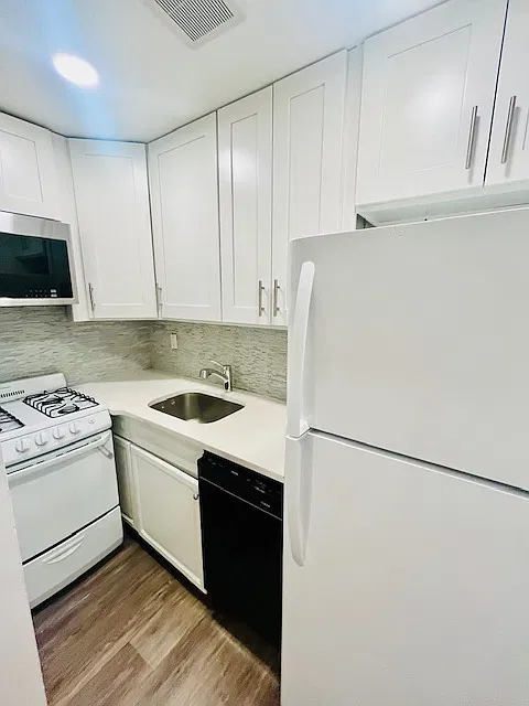 698 10th Avenue — Photo 2