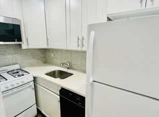 698 10th Ave #5C, New York, NY 10019