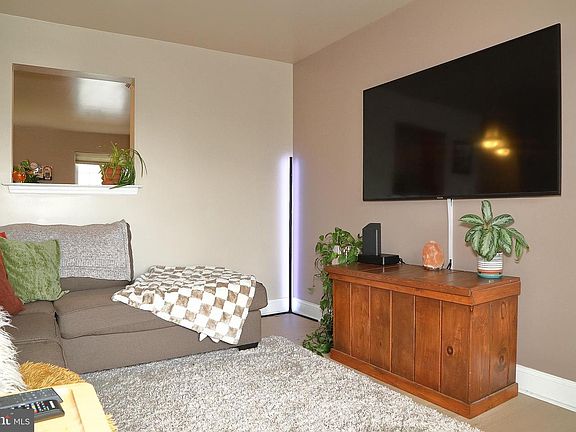 2nd image of 131 Gentlemens Way