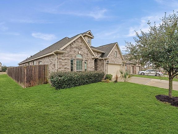 4th image of 520 Oldham St