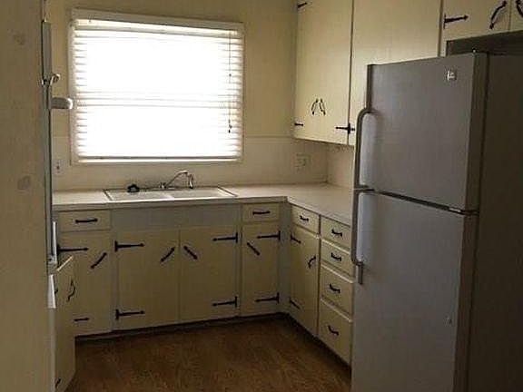 cute kitchen, dish washer, frig/freezer, oven and stove