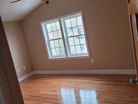 4th image of 35 Atlantic Ave #3