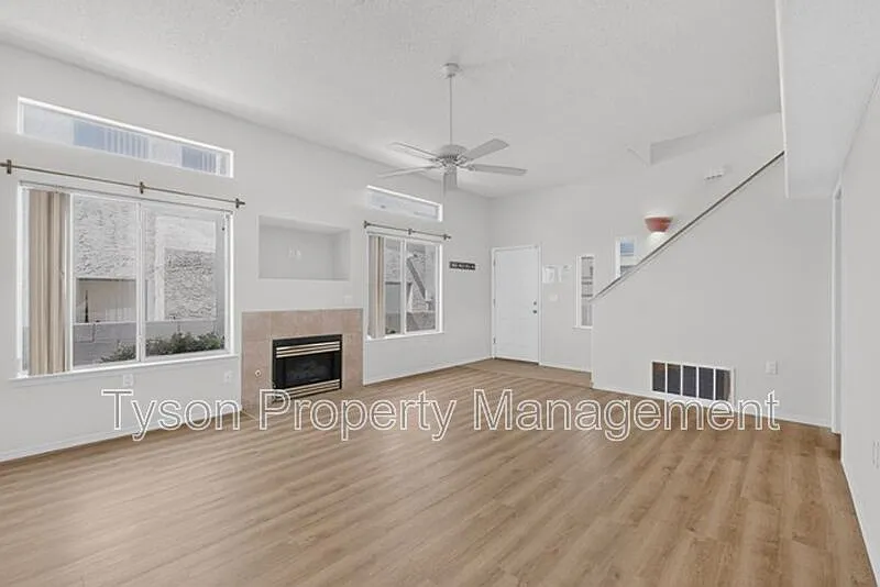 3 bed, 2.0 bath, 1700 sqft, $2,195 — Photo 4