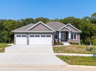 3055 Ridgeview Cir, Coralville, IA 52241