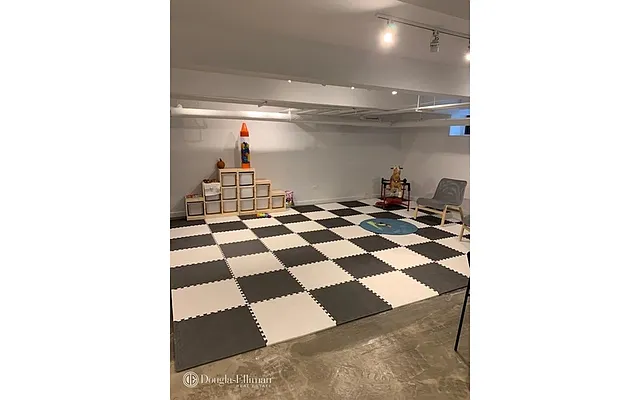 Sold by Douglas Elliman | media 8