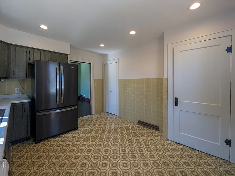 512 Lake St — Photo 14