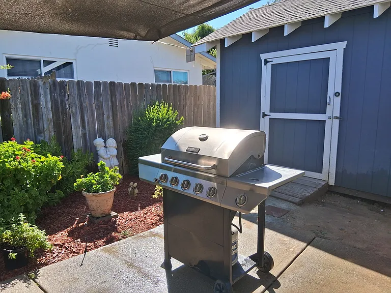 3900 Fargo Way — Photo 8