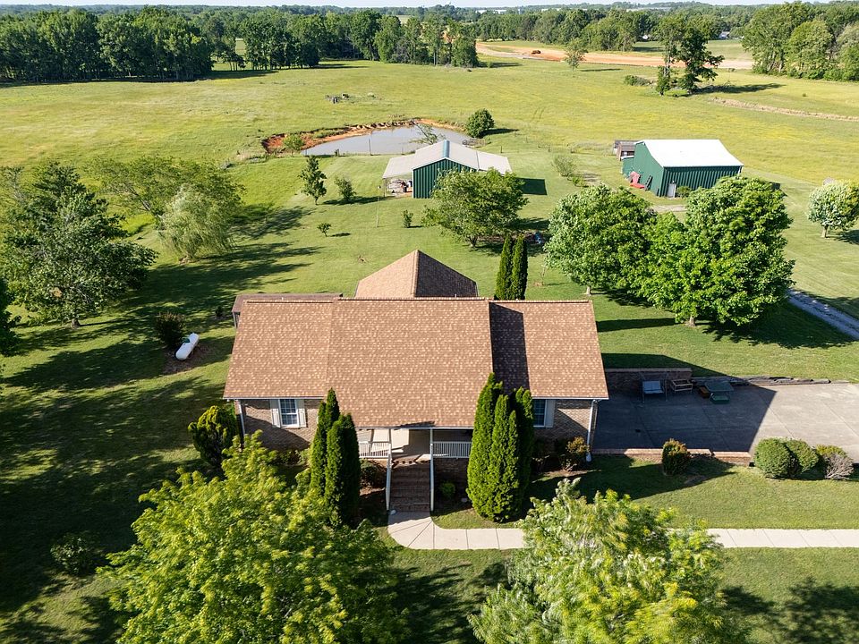 1st image of 134 N Harris Rd