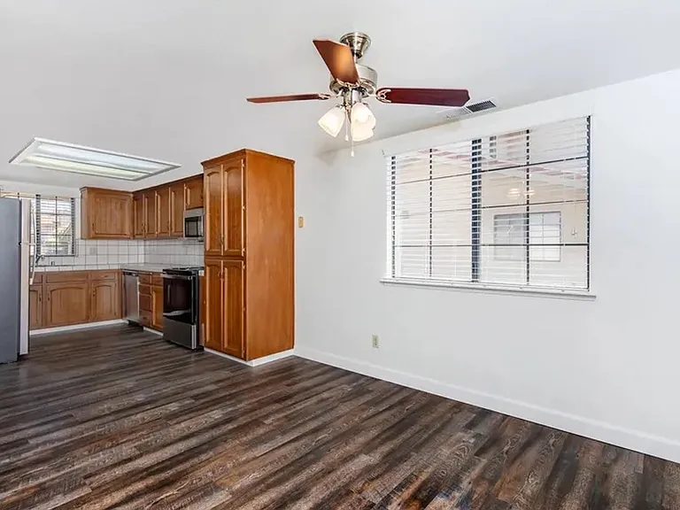 7178 N Jackson Ave — Photo 19