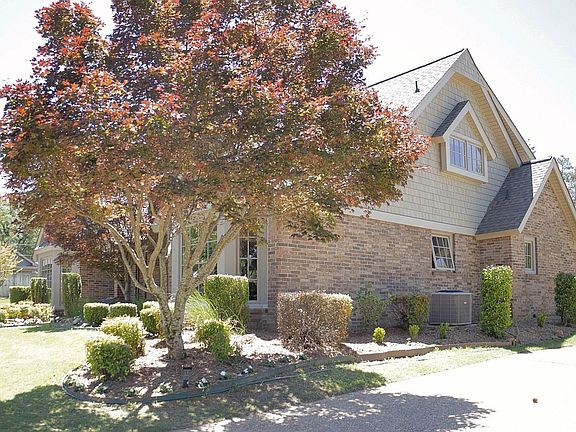 4th image of 203 Wake Robin Dr