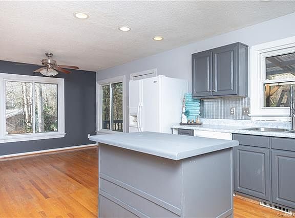 3rd image of 2822 Chapman Cir