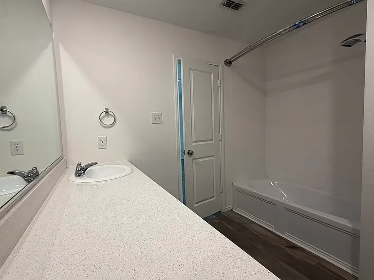 405 Laurenbrooke Dr — Photo 9