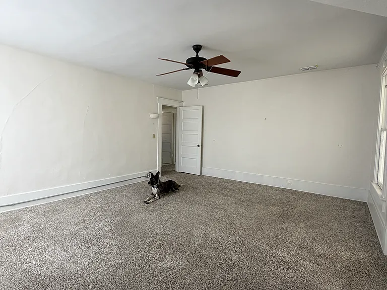 Unit B (upstairs), LIving room/ Bedroom 1