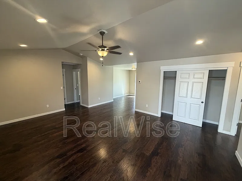 3 bed, 2.0 bath, 1500 sqft, $1,995 — Photo 2