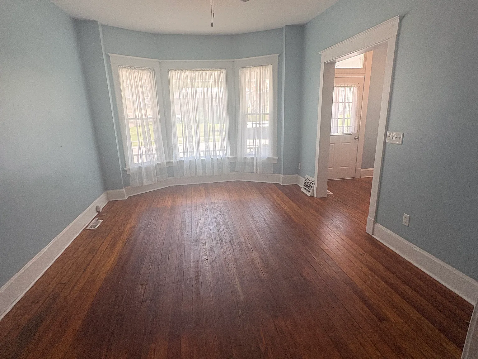 3 bed, 1.5 bath, 1260 sqft, $1,125 — Photo 3