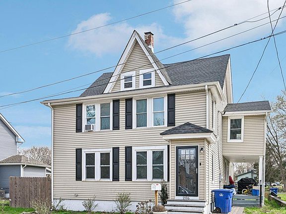 2nd image of 206 Chestnut St