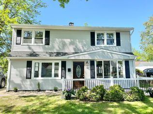 565 Rosemar Dr, Morrisville, PA 19067