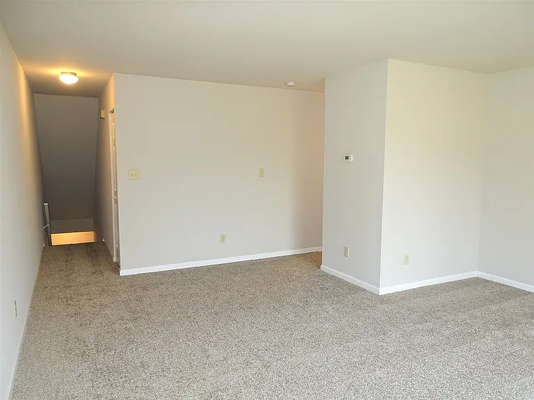 128 Hilldale Dr #Q — Photo 2