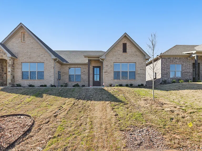 117 Edgewood Cir — Photo 1