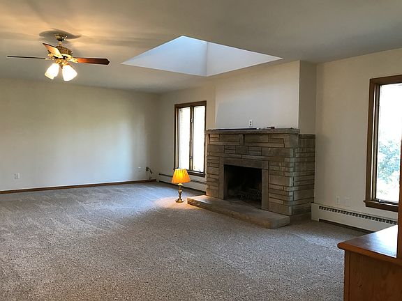 3rd image of 35 Oakwood Dr