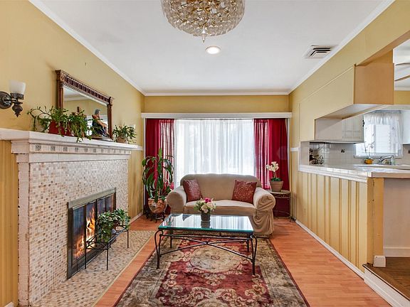5th image of 213 N Michigan Ave