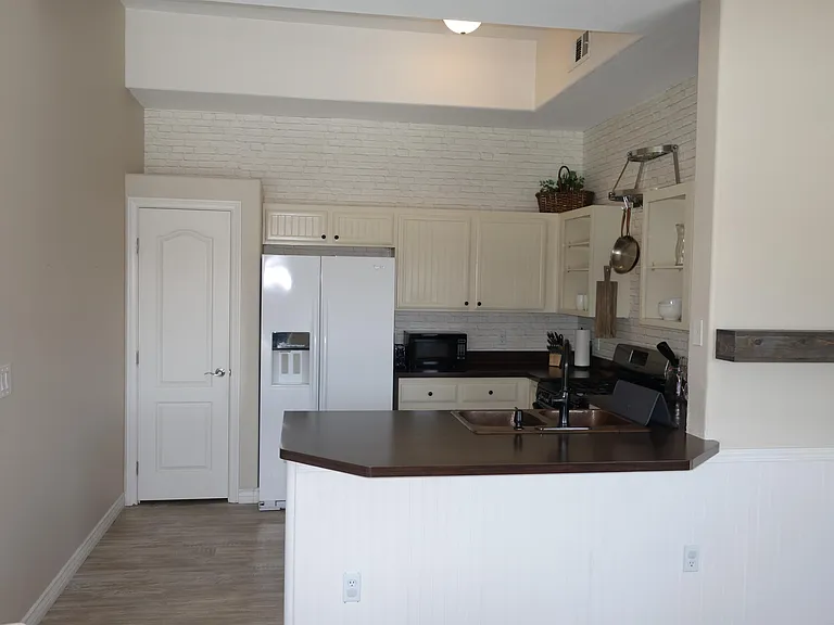 2305 W Horizon Ridge Pkwy #1323-1-1 — Photo 7