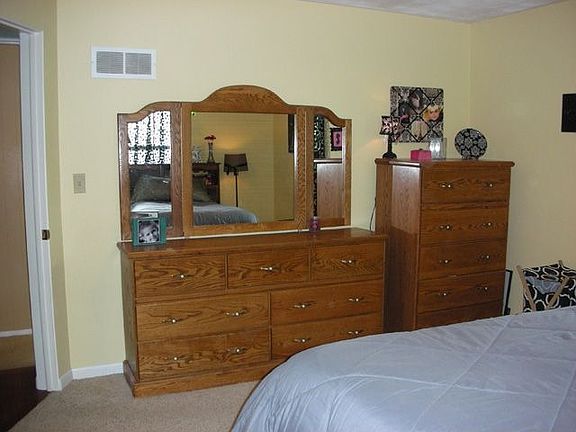 5th image of 1102 W Northcrest Ave