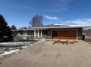 1134 Lakeside Dr S, Battle Creek, MI 49015