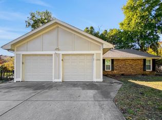 7930 N Campbell St, Gladstone, MO 64118