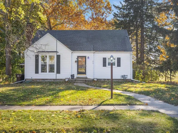 214 W 7th St, Pecatonica, IL 61063