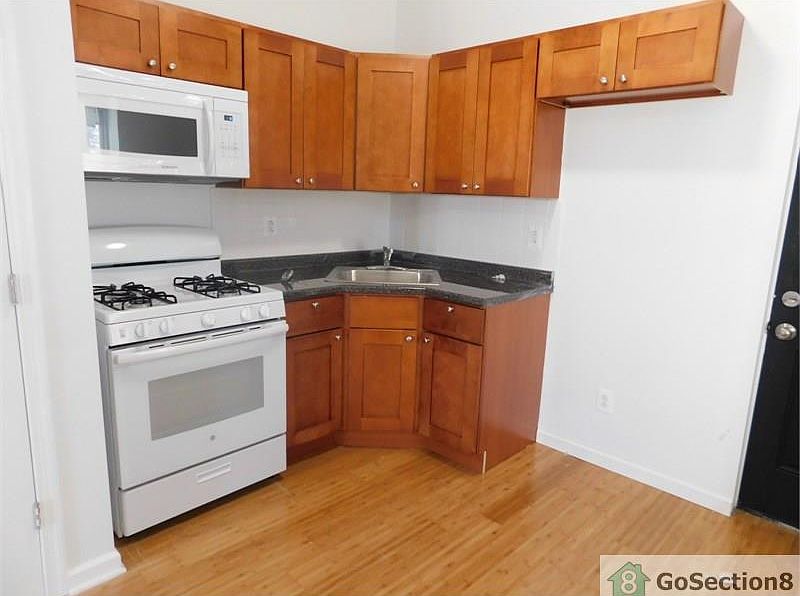 1st image of 2830 W Glenwood Ave