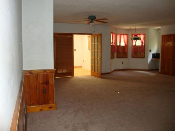 3rd image of 104 Greenock Pl