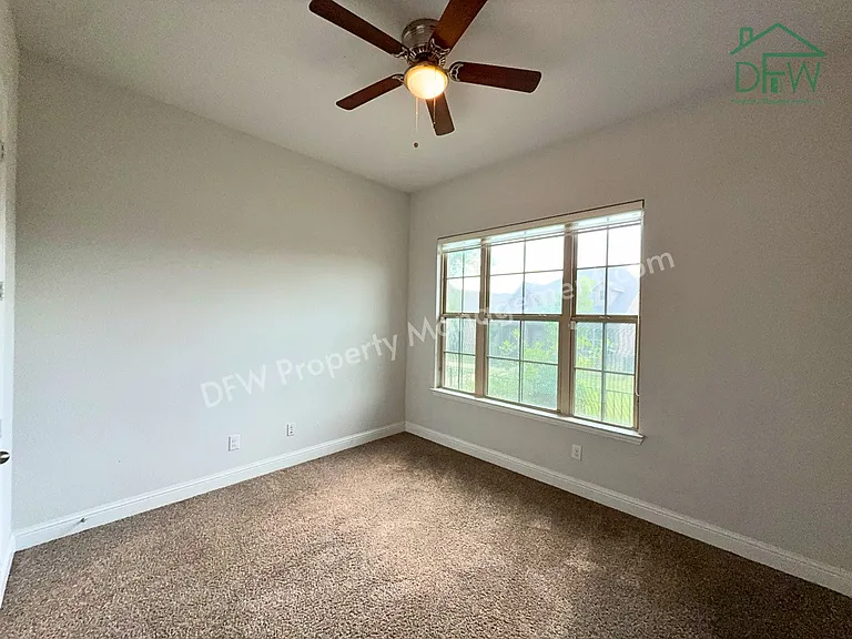 302 Julia Ln — Photo 18