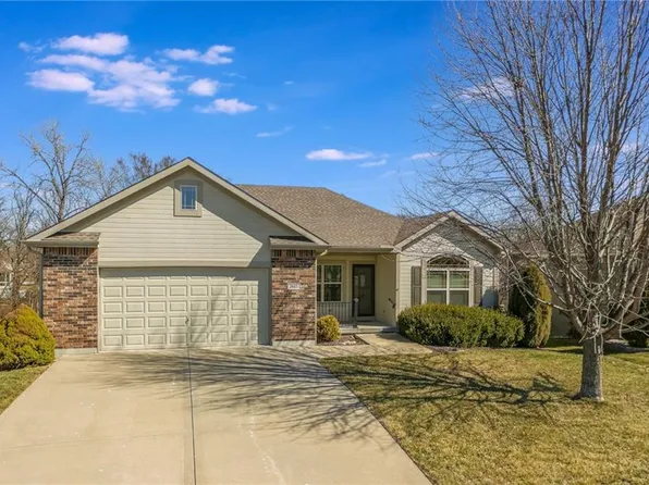 1903 Prairie Grass Dr, Raymore, MO 64083