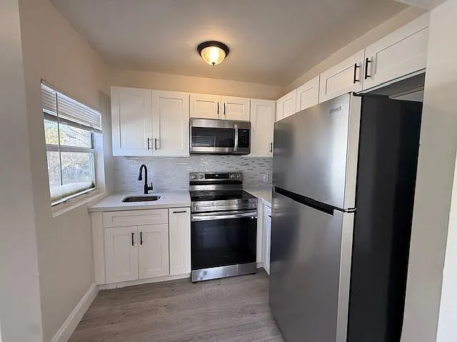 5 bed, 2.0 bath, 2500 sqft, $3,200 — Photo 4