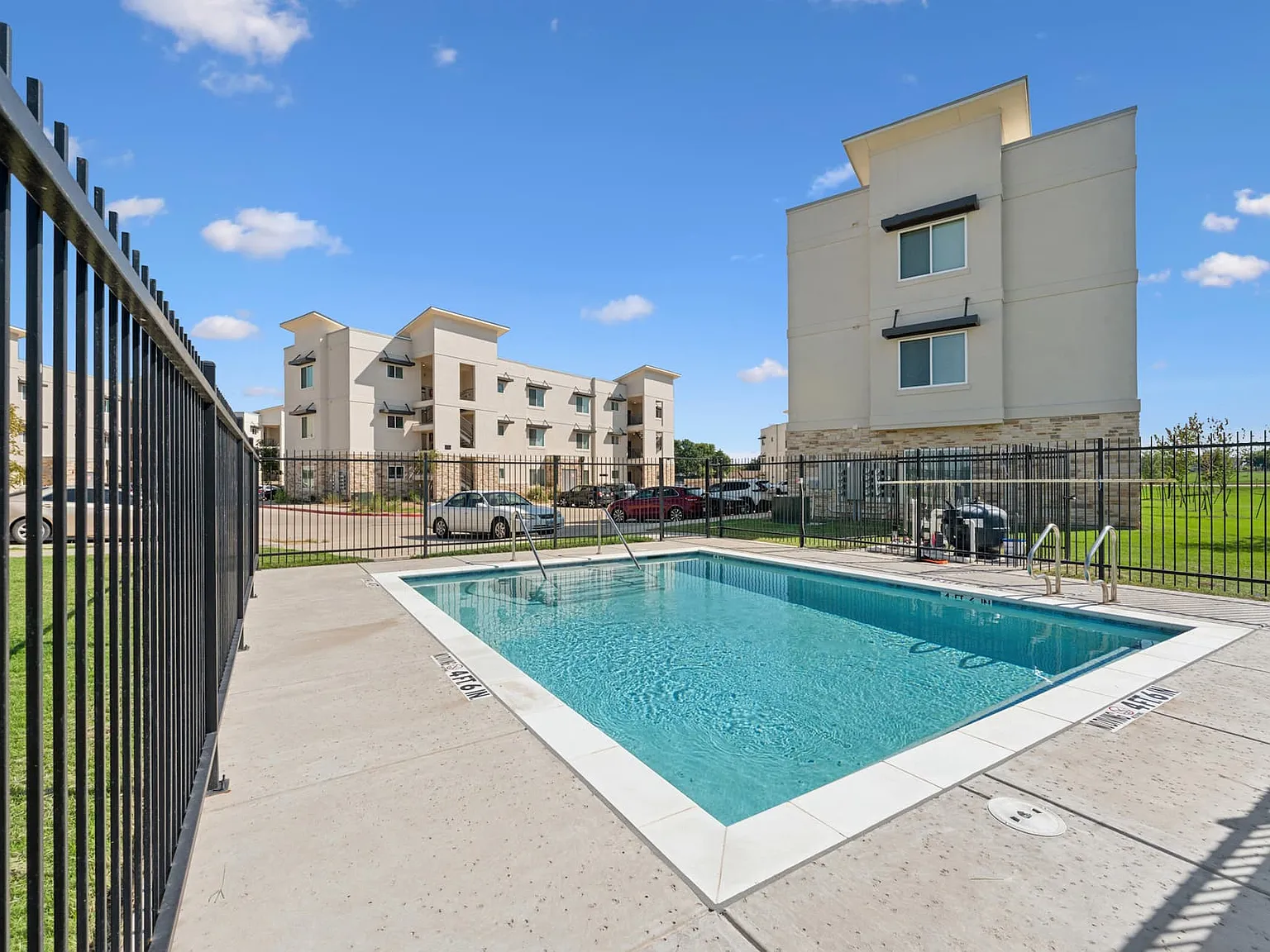 Ensign Apartments — Photo 4