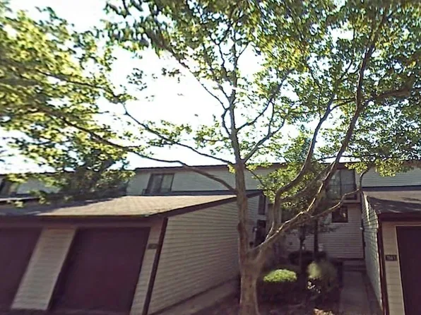 7381 Pine Ridge Ct, Cleveland, OH 44130