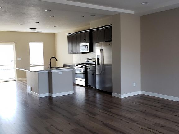 4th image of 1152 W Clark Ln