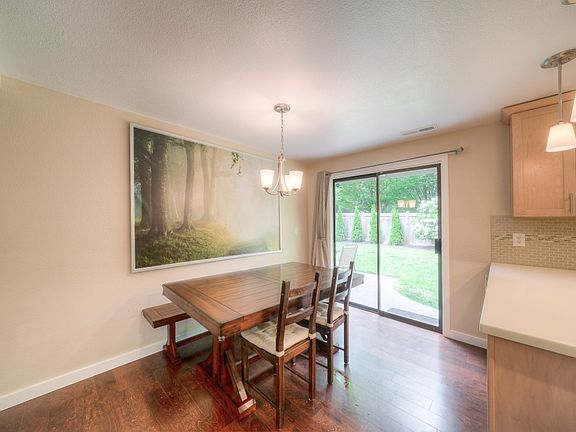 4th image of 2324 Parkwood Blvd