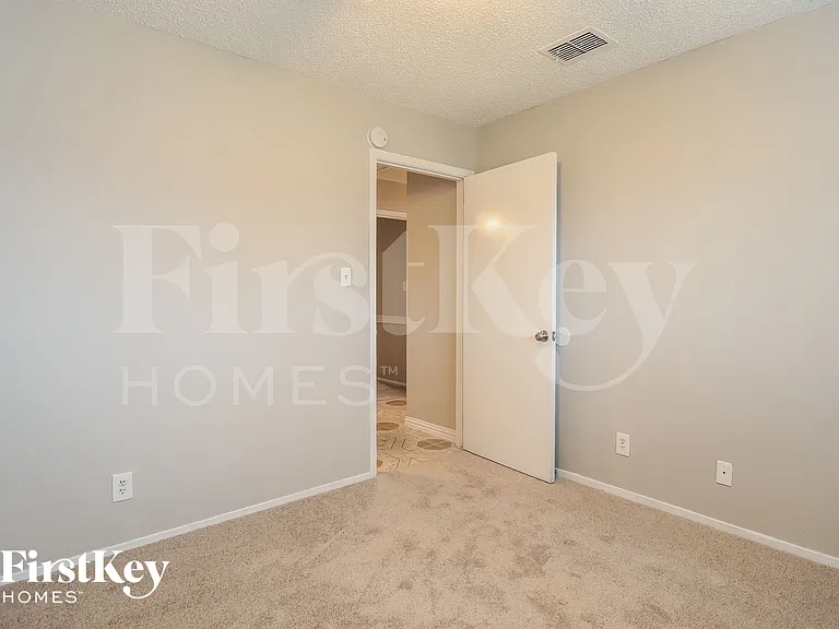 5614 Rivergate Dr — Photo 12