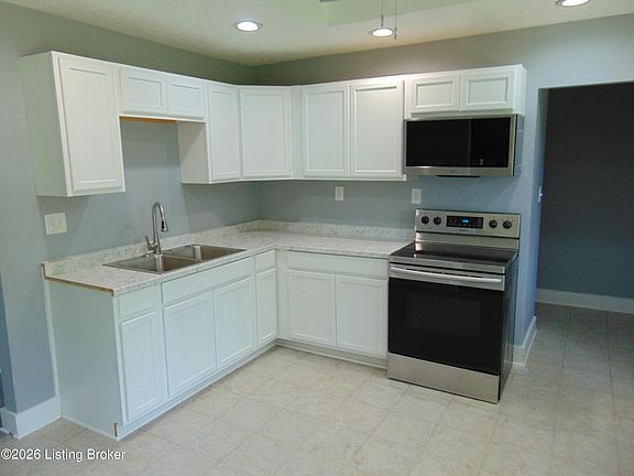 4th image of 7009 Rainbow Dr