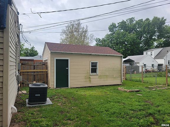 4th image of 3311 N Leroy Ave