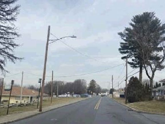 Exterior Neighborhood (street photo)