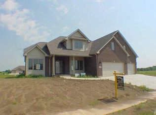 2060 Pawnee Ct, Columbus, IN 47203