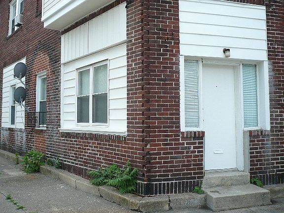 5th image of 2000 N 61st St Rear 1