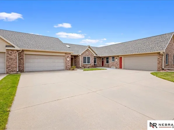 803 Clearwater Cir, Beatrice, NE 68310