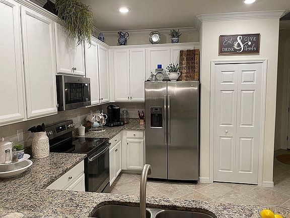 2nd image of 2027 Wellington St